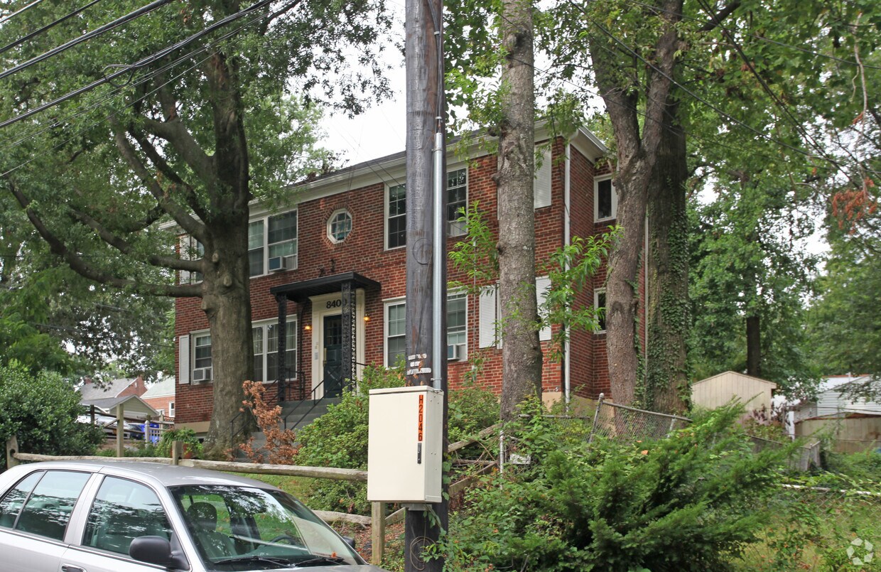 Building Photo - 8400 Greenwood Ave