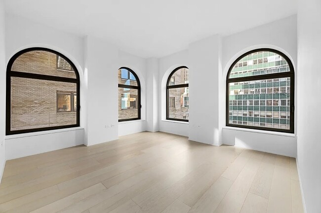 Building Photo - 130 William St