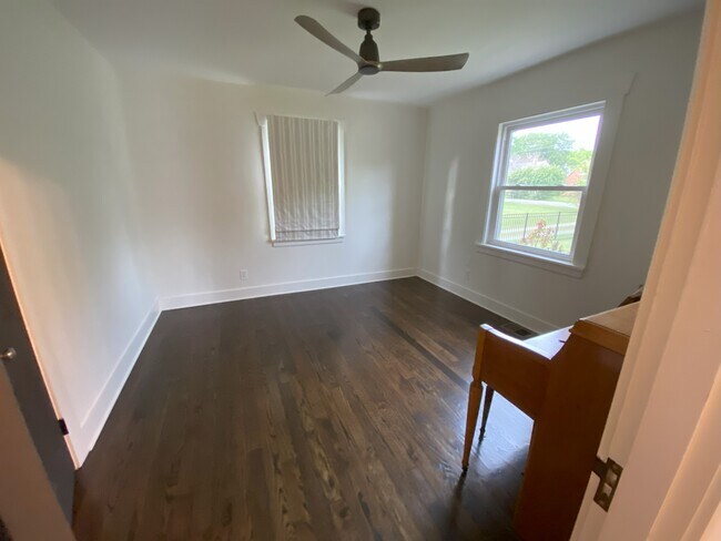 Foto del edificio - 1003 Graybar Ln