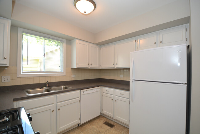 Building Photo - 1325 Haverhill Cir