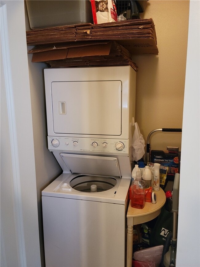 Building Photo - 3164 N Barnsbury Terrace