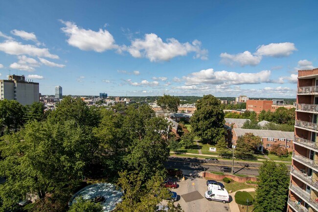 Foto del edificio - 91 Strawberry Hill Ave