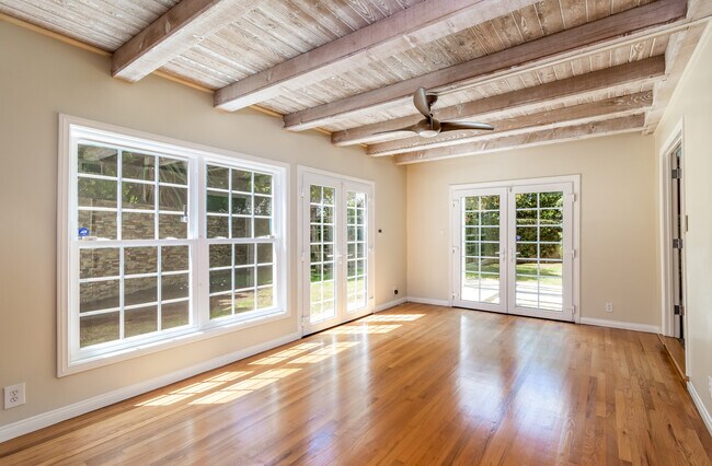Building Photo - 944 Princeton Dr