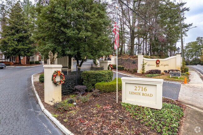 Foto del edificio - Lenox Heights