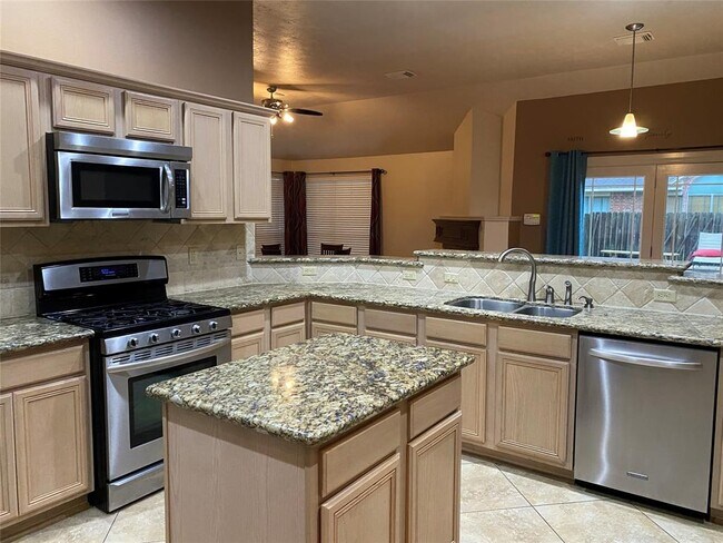 Building Photo - 8723 Cedar Trace Dr