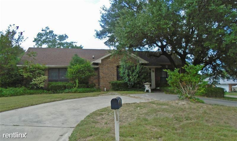 Primary Photo - 3 br, 2 bath House - 800 End O Trl