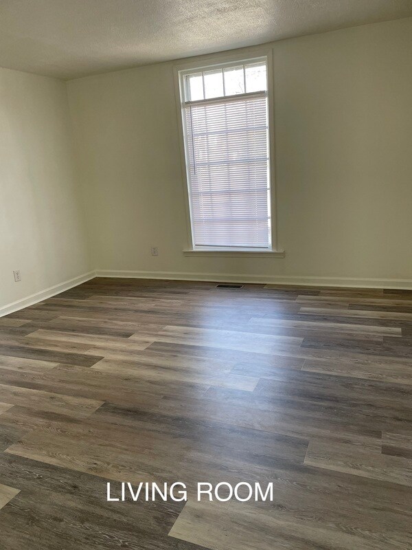 Foto del edificio - 613 College Dr, Apt A