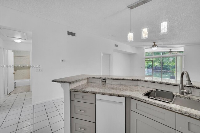 Foto del edificio - 616 Woodgate Cir