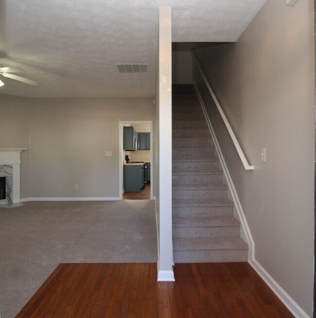 Building Photo - CONVENIENT TO DOWNTOWN SUGAR HILL!