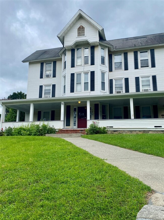 Building Photo - 19 Memorial Ave