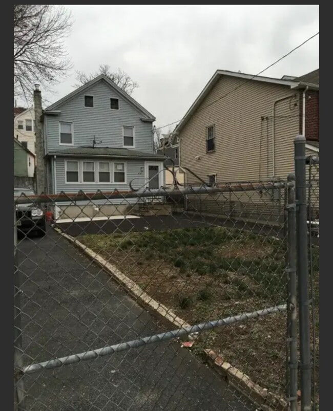 Building Photo - 638 S 19th St