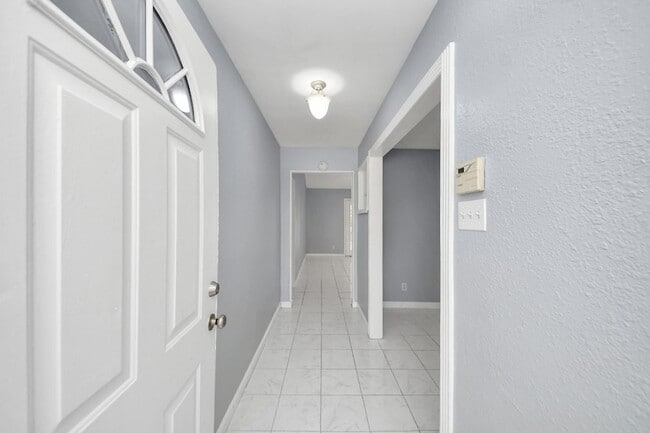 Foto del edificio - 6031 Dellfern Dr