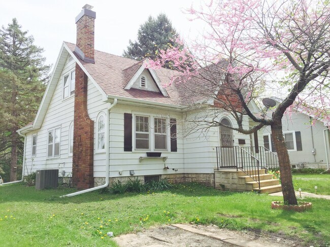 Building Photo - 609 Hammond Ave