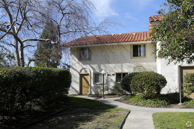 Building Photo - Rancho Apartments