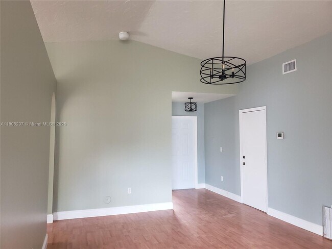 Building Photo - 14617 SW 123rd Ave