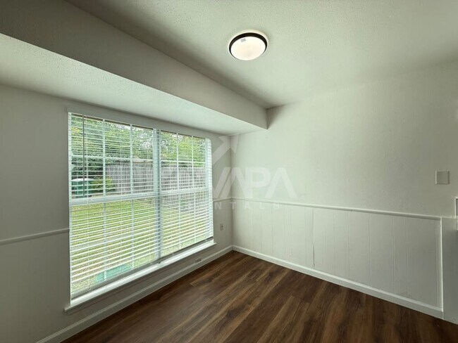 Foto del edificio - 14419 Briarlake St