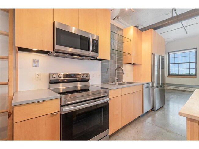 Foto del edificio - 730 Stinson Blvd NE