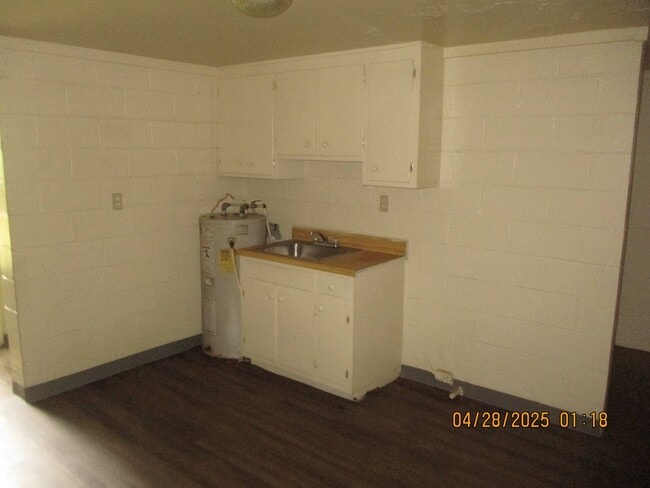 Building Photo - 1517 E Residence Ave