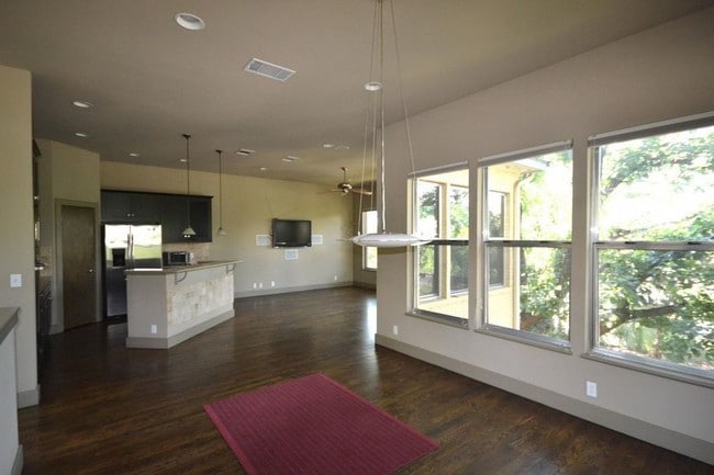 Building Photo - 1100 Upland Dr