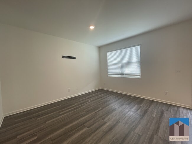 Building Photo - 3529 Condor Ct SW
