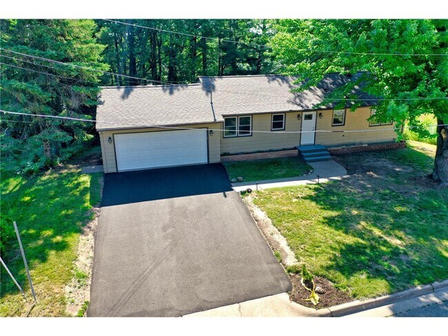 Building Photo - 433 Pine Tree Trail