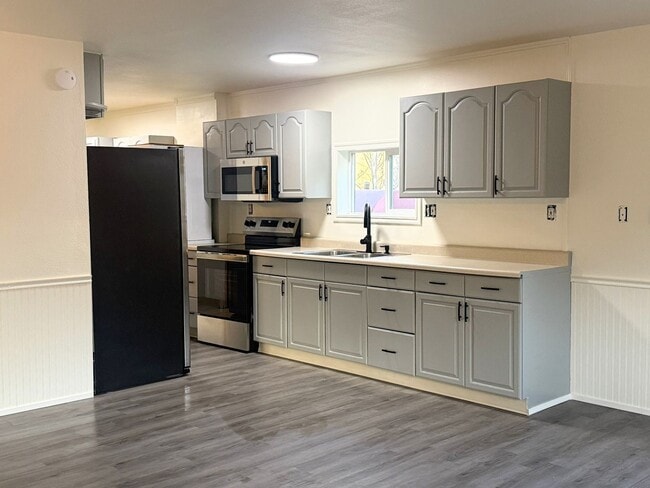 Building Photo - Charming 1-Bedroom Rental Home with Detached Garage & Pet-Friendly Option