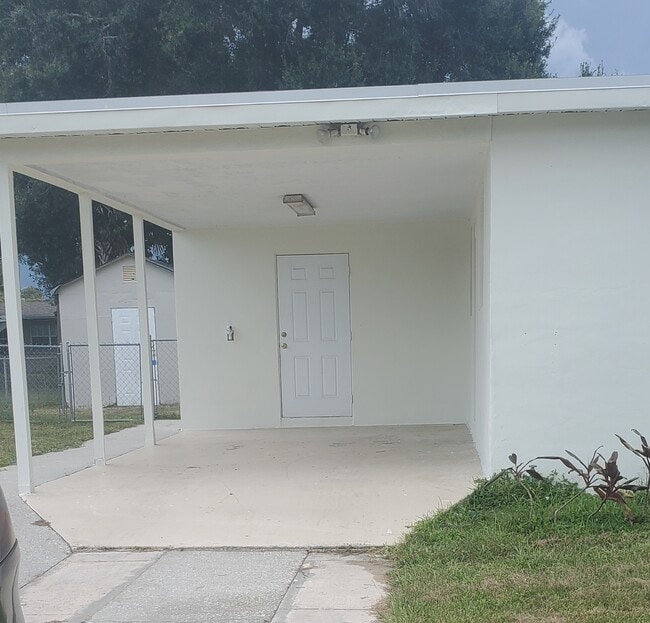 Building Photo - 131 SE Serenata Ct
