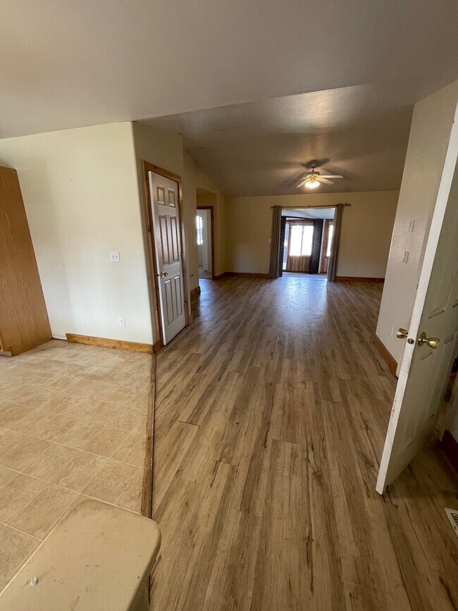 Building Photo - 1109 Cardinal Dr