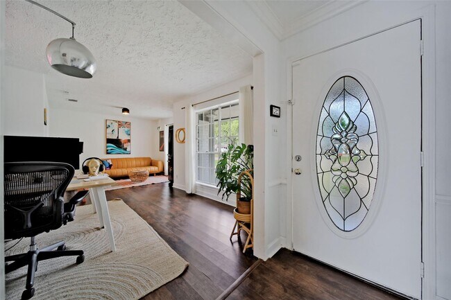 Building Photo - 323 Gentilly Dr