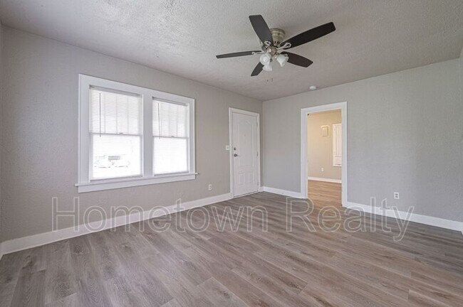 Building Photo - 2128 N St Luke Ave