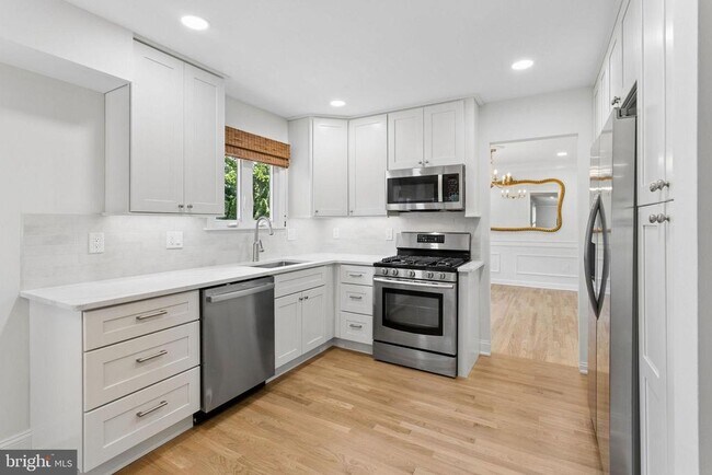 Foto del edificio - 306 Candlewood Ln