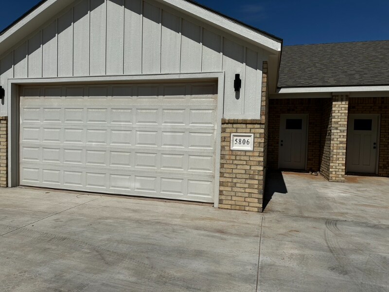 Primary Photo - 5809 Urbana Ave