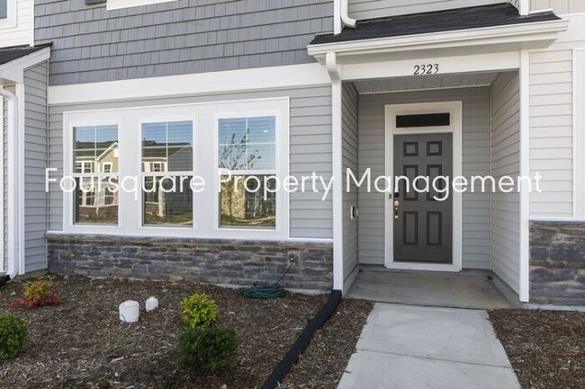 Foto del edificio - New Townhome |2nd Floor Loft | Washer/Drye...
