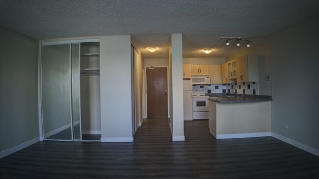 Building Photo - 11147 Whyte Ave NW