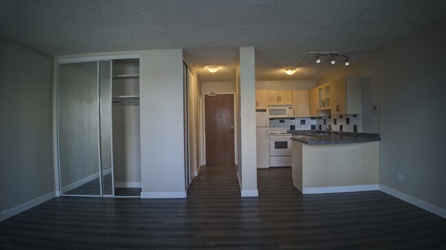 Photo du bâtiment - 11147 Whyte Ave NW