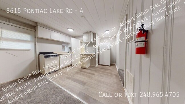 Foto del edificio - 8615 Pontiac Lake Rd