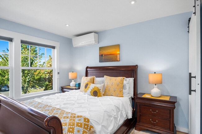 Building Photo - 5257 37th Ave SW