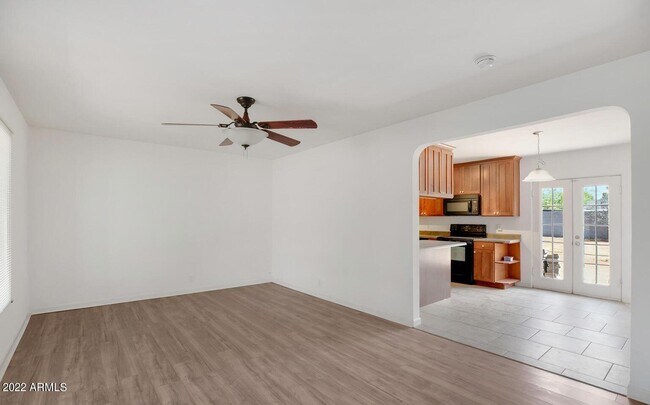 Building Photo - 2225 E Osborn Rd