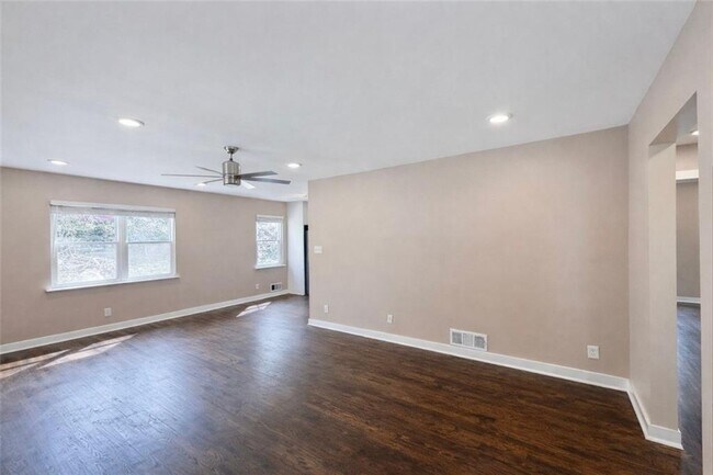 Building Photo - 1291 Lorenzo Dr SW