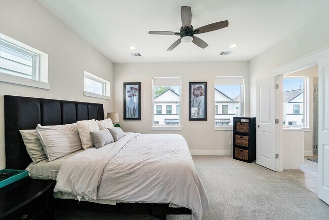 Building Photo - 5341 Donovan Gdns Ln