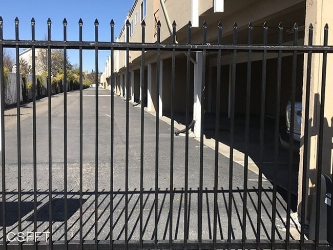 Building Photo - 547-549-549 Buena Vista Ave