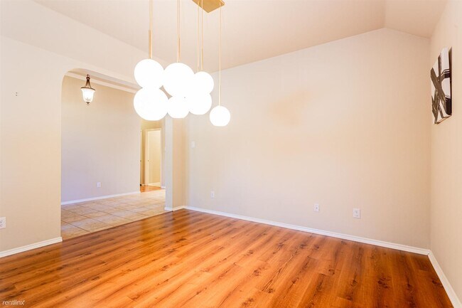 Building Photo - 4 br, 2 bath House - 204 Water Oak Dr