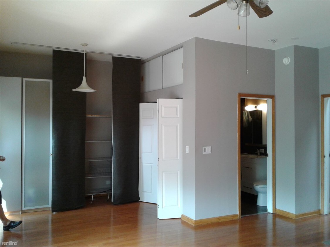 Primary Photo - 1176 N Milwaukee Ave