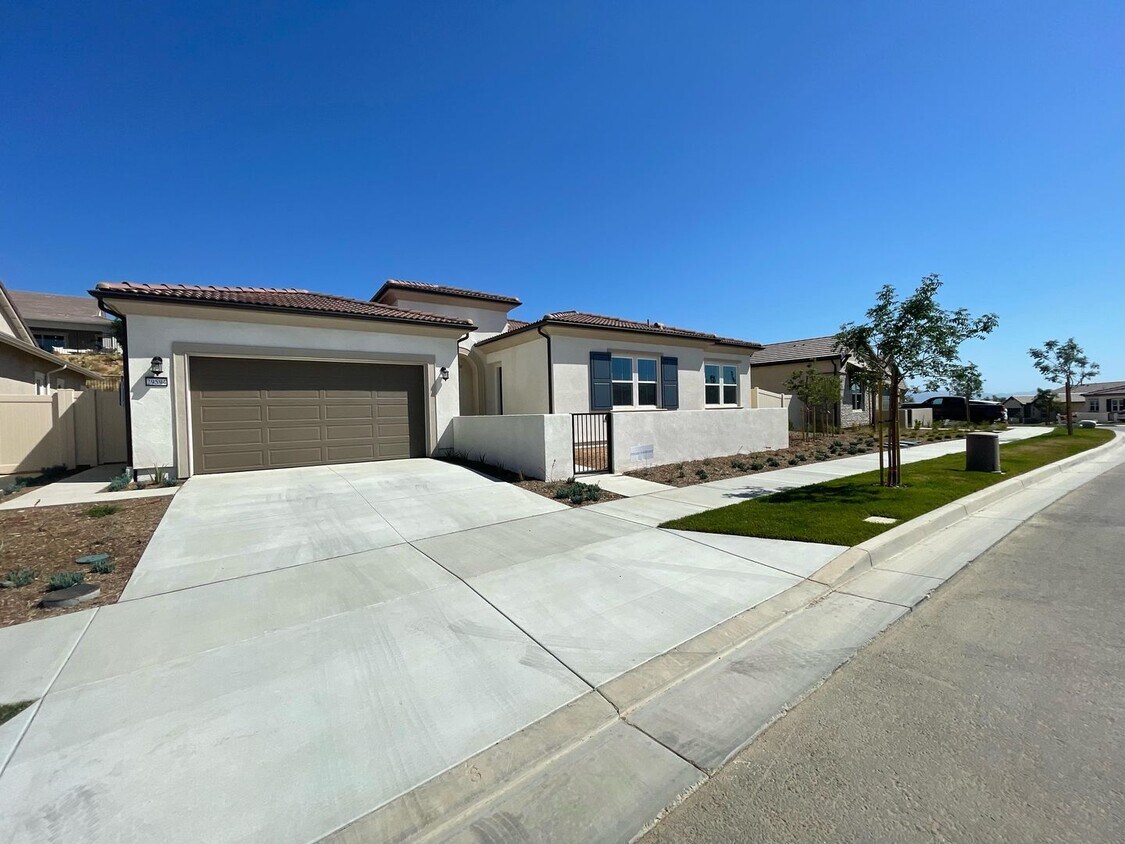 Primary Photo - 55+ Community - Single Story 4 Bedroom Hom...