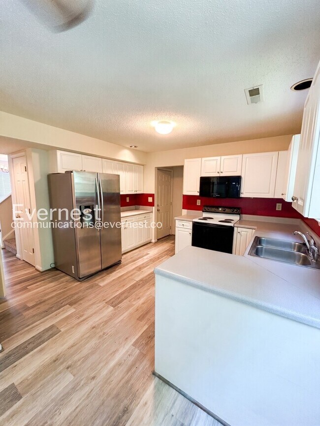 Foto del edificio - 3985 Longhill Station Rd