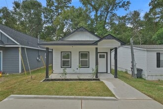 Building Photo - 352 Westchase St