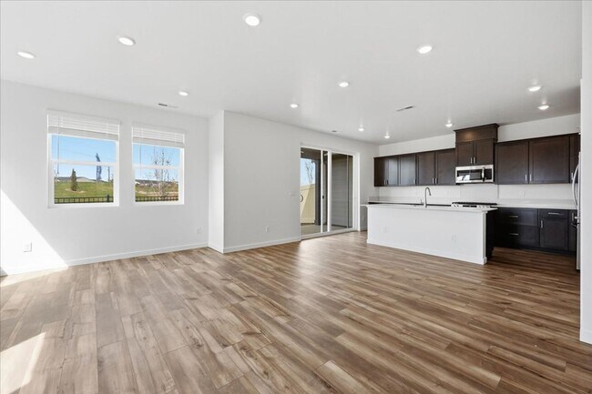 Foto del edificio - Brand New 3 Bed 3 Bath Townhome