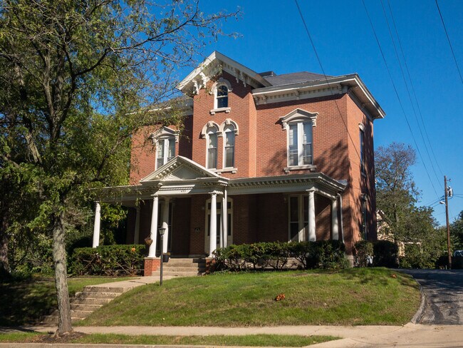 Building Photo - 453 S 9th St