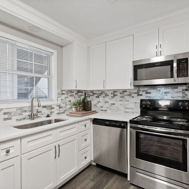 Aurora Apartments in Charlotte, NC