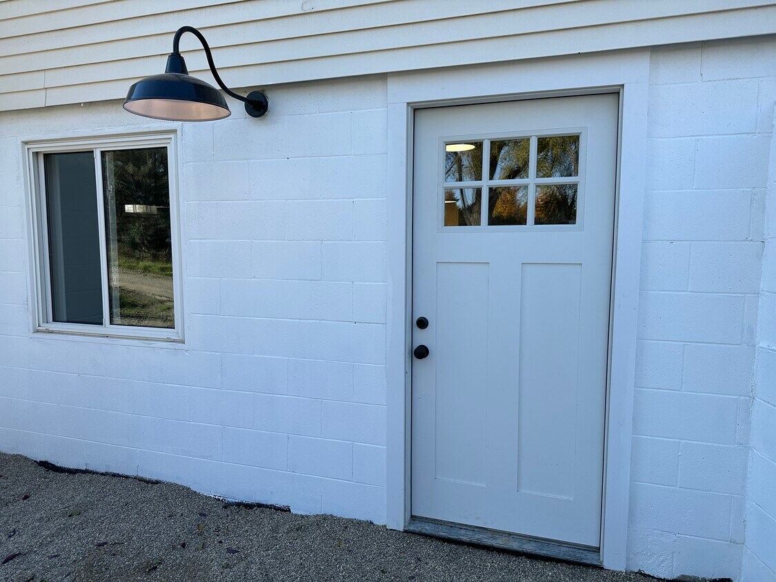 Entryway - 7075 M 72 E